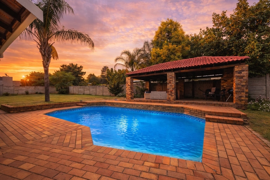 8 Bedroom Property for Sale in Ifafi North West